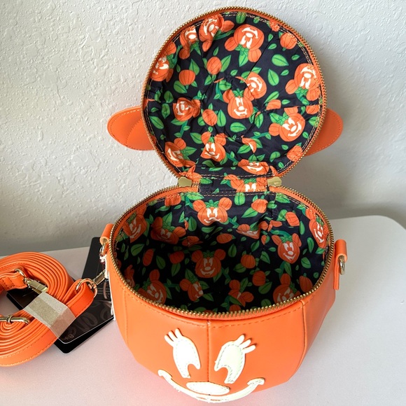 Disney Loungefly Fall Minnie Pumpkin Bag Glow in the Dark NWT - Picture 4 of 5